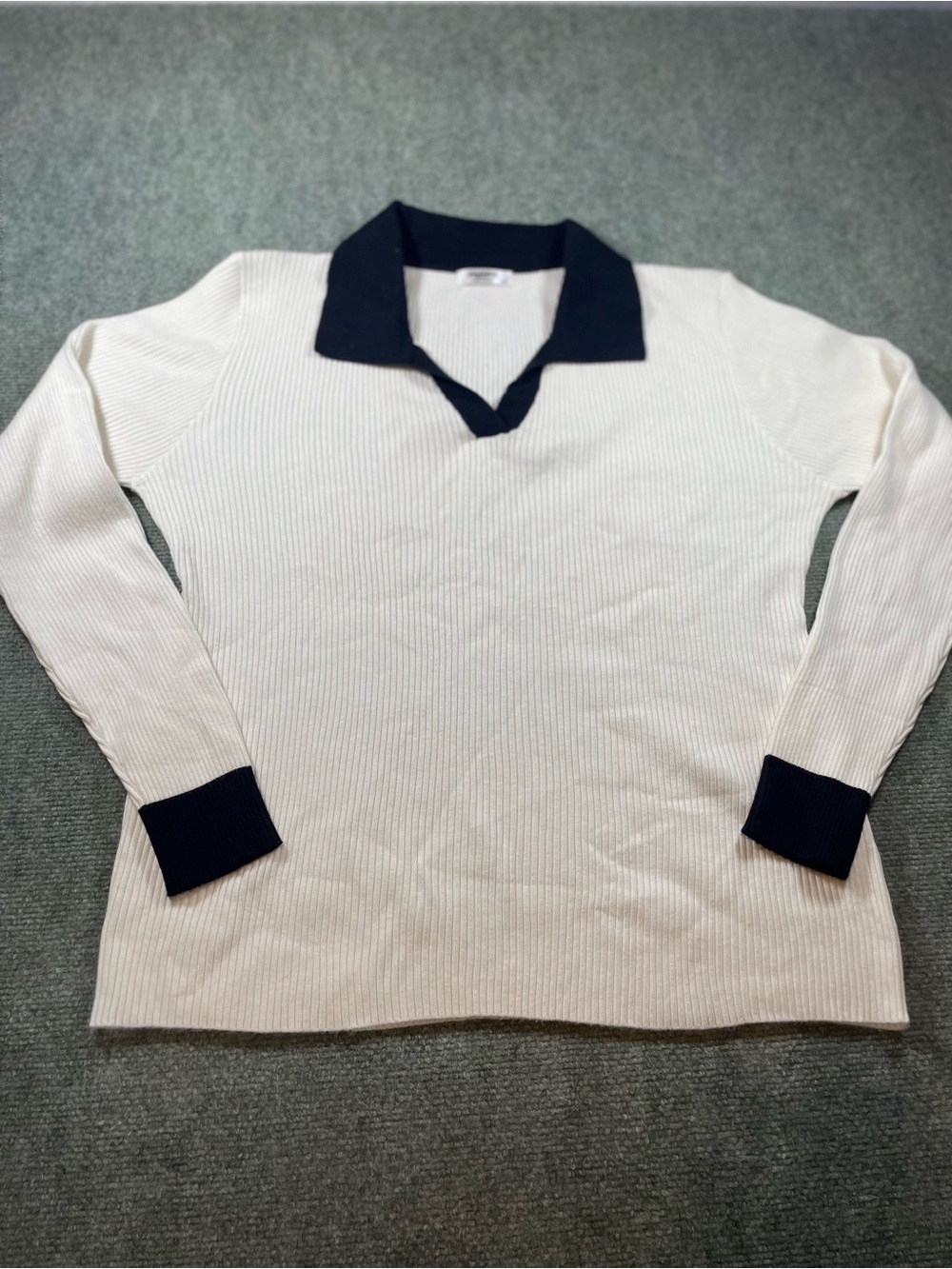 zeagoo White Ribbed Polo sweater with Black Trim